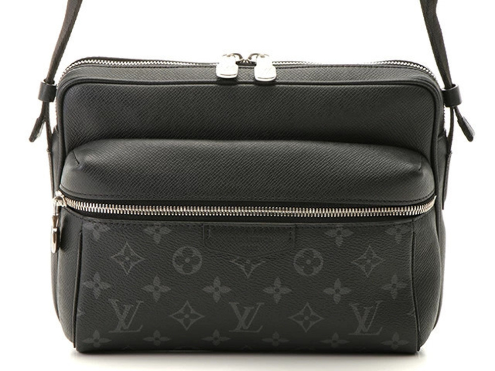 LOUIS VUITTON Outdoor Messenger Taigarama Noir Black Shoulder Bag